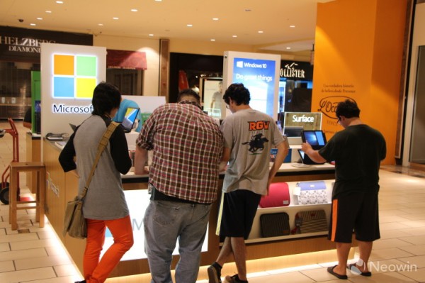 探访Windows 10发布首日的微软专卖店_行业新闻-中关村在线